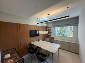 Comercial · 12m² · Sala disponível para locação no bairro Osvaldo Rezende em Uberlândia-MG
