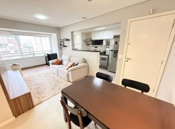 0db68eaa9783a3ed860fe46ef8a33d7506e96117 · Apartamento mobiliado com 2 dormitórios, suíte, ar-condicionado, varanda, uma vaga, depósito privati