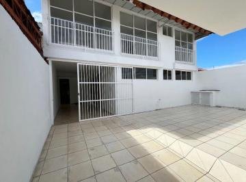 Fachada · QUADRA 32 - SETOR OESTE - GAMA - Casa espaçosa e imponente de três pavimentos, com garagem e nove qu