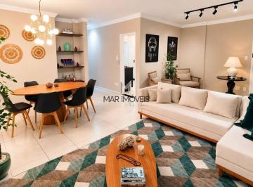Sala · Apartamento à venda na Praia da Enseada | Mar Imóveis Prime