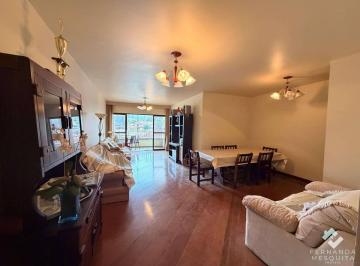 espacoso-apartamento-de-130-m-com-3-quartos-1-suit0385013.jpeg · Espaçoso Apartamento de 130 m² com 3 Quartos (1 Suíte), Piso em Tábua Corrida, Varanda com Vista Pan
