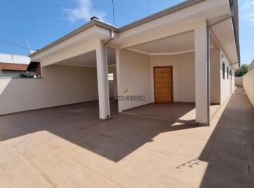 Casa de 5 quartos, Botucatu · Casa para venda e aluguel em Centro de 202.35m² com 5 Quartos, 1 Suite e 3 Garagens