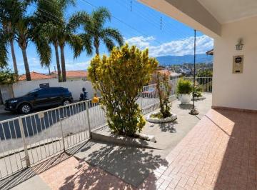 Imagem 1 · Casa para aluguel em Centro, Extrema