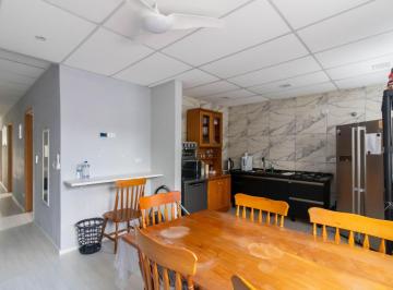 img0 · Casa com 3 Quarto(s) e 2 banheiro(s) para Alugar, 300 m² por R$ 4875 / Mês