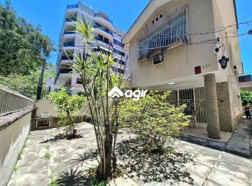 Casa · 401m² · 4 Quartos · 1 Vaga · Excelente e aconchegante casa no Grajaú em ótima localização!