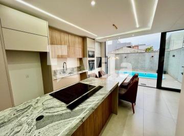 Casa · 120m² · 3 Quartos · 2 Vagas · Sobrado à venda no bairro Rio Pequeno - Camboriú/SC