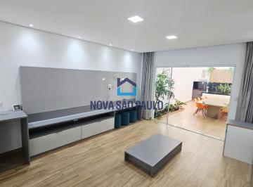 Casa · 215m² · 3 Quartos · 4 Vagas · Sobrado para locação com 03 suítes e 04 vagas de garagem