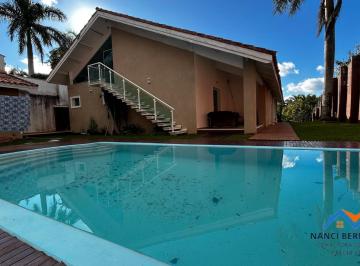 Casa · 550m² · 4 Quartos · 6 Vagas · Casa à venda com 4 suítes e piscina em condomínio fechado de Arujá