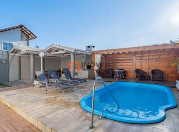 Casa de 4 quartos, Bombinhas · Casa com piscina na praia de Mariscal Bombinhas
