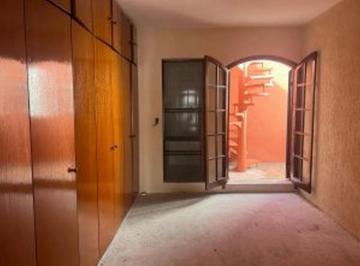 Casa de 2 quartos, São Paulo · Sobrado à venda no Ferreira com 2 quartos, 2 vagas cobertas e 3 banheiros.