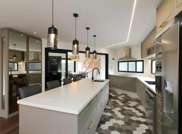 Casa · 300m² · 3 Quartos · 4 Vagas · Casa de 3 Suítes  à Venda no Condominio Residencial Bella Vista | Santa Candida Curitiba
