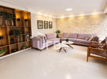Apartamento · 80m² · 3 Quartos · 2 Vagas · Apartamento 3 quartos com suíte, nascente e vista para a Praça do Triângulo no Alto da Glória