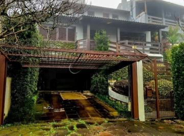 Photo 1 · Casa de 3 dormitórios com piscina no bairro Teresópolis, em Porto Alegre.