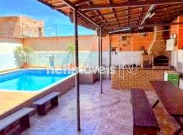 Área gourmet · Casa geminada com 4 quartos, piscina aquecida e espaço gourmet no Santa Maria