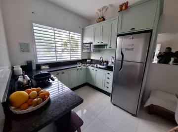 Casa · 82m² · 3 Quartos · 1 Vaga · EXCELENTE IMÓVEL COM COM 85,00M² UM LINDA PISCINA E ESPAÇO GOURMET.