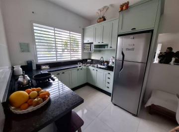 Casa · 82m² · 3 Quartos · 1 Vaga · EXCELENTE IMÓVEL COM COM 85,00M² UM LINDA PISCINA E ESPAÇO GOURMET.