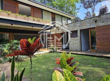 Casa · 268m² · 5 Quartos · Casa em Itamambuca a 50 Metros da Praia | 5 Suítes, Churrasqueira e Energia Fotovoltaica