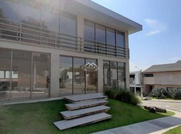 Casa · 267m² · 2 Quartos · 4 Vagas · Casa com duas suítes no condomínio Vila Verde