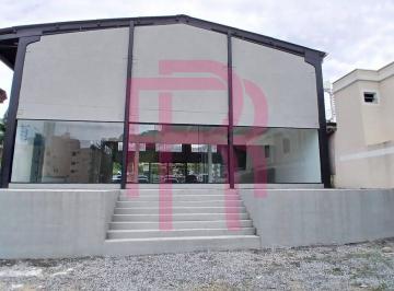 Comercial · 280m² · 10 Vagas · Galpão para locação na Avenida Martin Luther em Balneário Camboriú.
