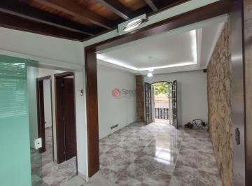 Casa · 196m² · 3 Quartos · 3 Vagas · Sobrado para locação a 500 metros do Metrô Tatuapé, com 196 m², 2 vagas.