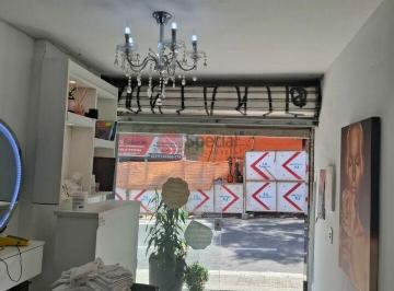 Comercial · 100m² · Prédio comercial na Penha.