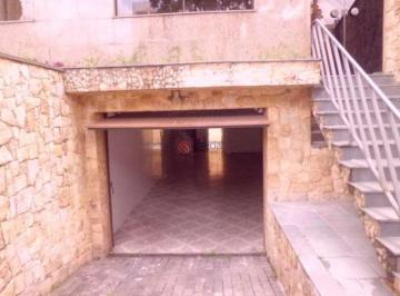 Casa · 220m² · 3 Quartos · 6 Vagas · Sobrado com 3 dormitórios e 6 vagas a  venda no Jardim Têxtil.