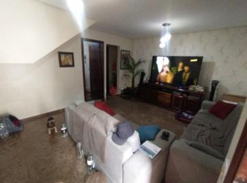 Casa · 138m² · 3 Quartos · 2 Vagas · Sobrado à venda no Jardim Santa Maria com 138 m², 3 quartos.