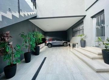Casa · 200m² · 3 Quartos · 3 Vagas · Sobrado no Tatuapé com 3 quartos, 1 suíte e 3 vagas