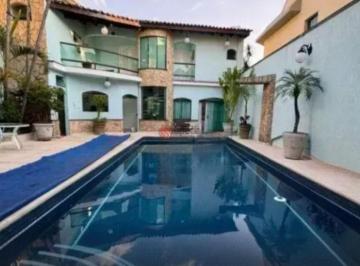 Casa · 336m² · 3 Quartos · 4 Vagas · Sobrado com 3 quartos a venda no Jardim Têxtil, 336 metros.