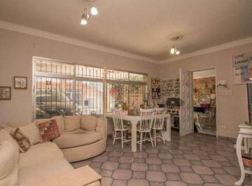 Casa · 228m² · 4 Quartos · 3 Vagas · Sobrado com 4 quartos à venda, Água Rasa, São Paulo.