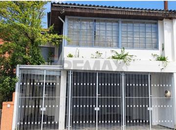 Casa · 180m² · 2 Quartos · 2 Vagas · A liberdade e o aconchego de viver em uma casa. Por que se fechar em um apartamento?