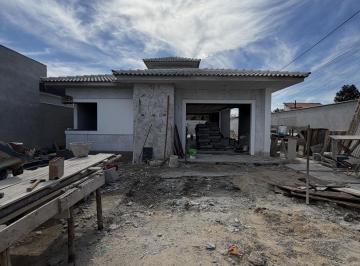 Casa · 132m² · 3 Quartos · 3 Vagas · Casa Moderna com Piscina a 4 Quadras da Praia | 3 Quartos