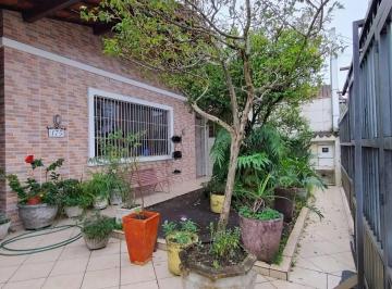 Casa · 206m² · 3 Quartos · 2 Vagas · Casa Isolada a 150 Metros da Praia no Maracanã com 3 Dormitórios e 2 vagas - Praia Grande/SP