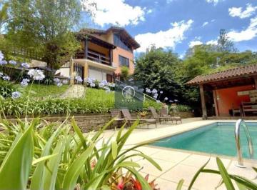 Casa · 212m² · 3 Quartos · 2 Vagas · Casa à venda 3 quartos, 1 suíte, 4 vagas, piscina e sauna - Teresópolis/RJ