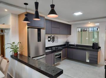 498efb269cc422b579ebc440b259d411b345f116 · Casa com 3 dormitórios à venda, 136 m² por R$ 515.000 - Jardim dos Alfineiros - Juiz de Fora/MG