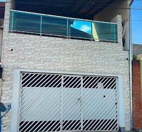 0ae10cbda7c549a20e348237450f2dcac1c4f5af · Sobrado no Jardim Amanda por R$ 317 mil! Amplo, com varanda e garagem coberta. Não aceita financiame