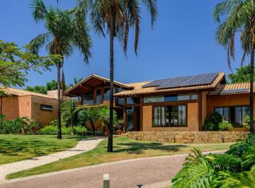 Casa · 480m² · 4 Quartos · 2 Vagas · Combina com chocolate quente e planos cancelados.