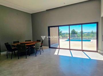 88e817abd71183b250c263e0787d7c9857f4f000 · Casa Térrea Nova e Sofisticada com 3 Suítes, Piscina e Espaço Gourmet