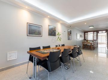 Casa · 262m² · 5 Quartos · 2 Vagas · CASA REFORMADA COM 5 QUARTOS E ELEVADOR NA SHIGS 706