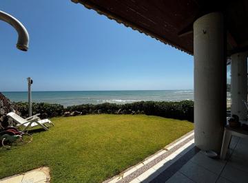 Casa · 200m² · 3 Quartos · 3 Vagas · Casa Pé na Areia à Venda na Taíba - 200m², 3 Quartos e Vista Panorâmica Mar