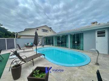 Casa · 134m² · 2 Quartos · 3 Vagas · Casa com Piscina Próximo ao Mar a Venda