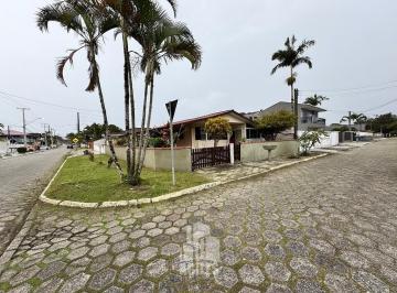 Casa · 250m² · 4 Quartos · 2 Vagas · Casa faixa mar no balneário Guarapari