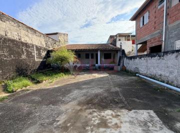Casa · 80m² · 2 Quartos · 6 Vagas · Edícula com amplo espaço de quintal e potencial para construção por apenas R$ 400 mil