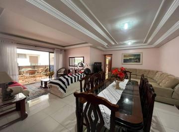 Sala · Apartamento à venda na Praia da Enseada Guarujá Excelente oportunidade para quem busca conforto, esp