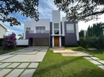 Casa · 550m² · 4 Quartos · 6 Vagas · Casa à venda em Araçoiaba da Serra, Condomínio Lago Azul, com 4 suítes, com 550 m²