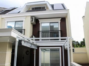 Casa · 135m² · 3 Quartos · 2 Vagas · Casa em Condomínio Mobiliada à Venda no Xaxim, Curitiba