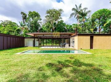 Casa · 734m² · 5 Quartos · 4 Vagas · Casa com Piscina e 5 Suítes em Condomínio Fechado – Chácara Flora