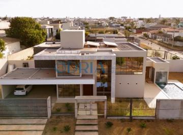 Foto 02 · Casa Jardim Botânico 3 III de Alto Padrão Recém Construída