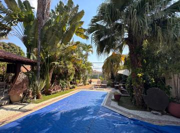 Casa de 4 quartos, Brasília · Casa no Lago Sul com 4 suites e lazer completo
