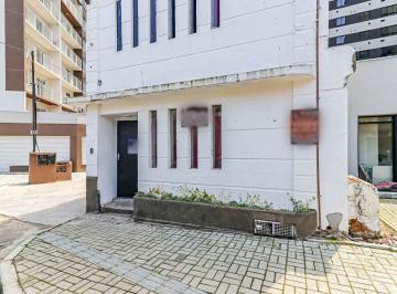 Comercial · 262m² · 10 Quartos · Casa comercial na Alameda dos Ubiatans, 8 • 262 m²